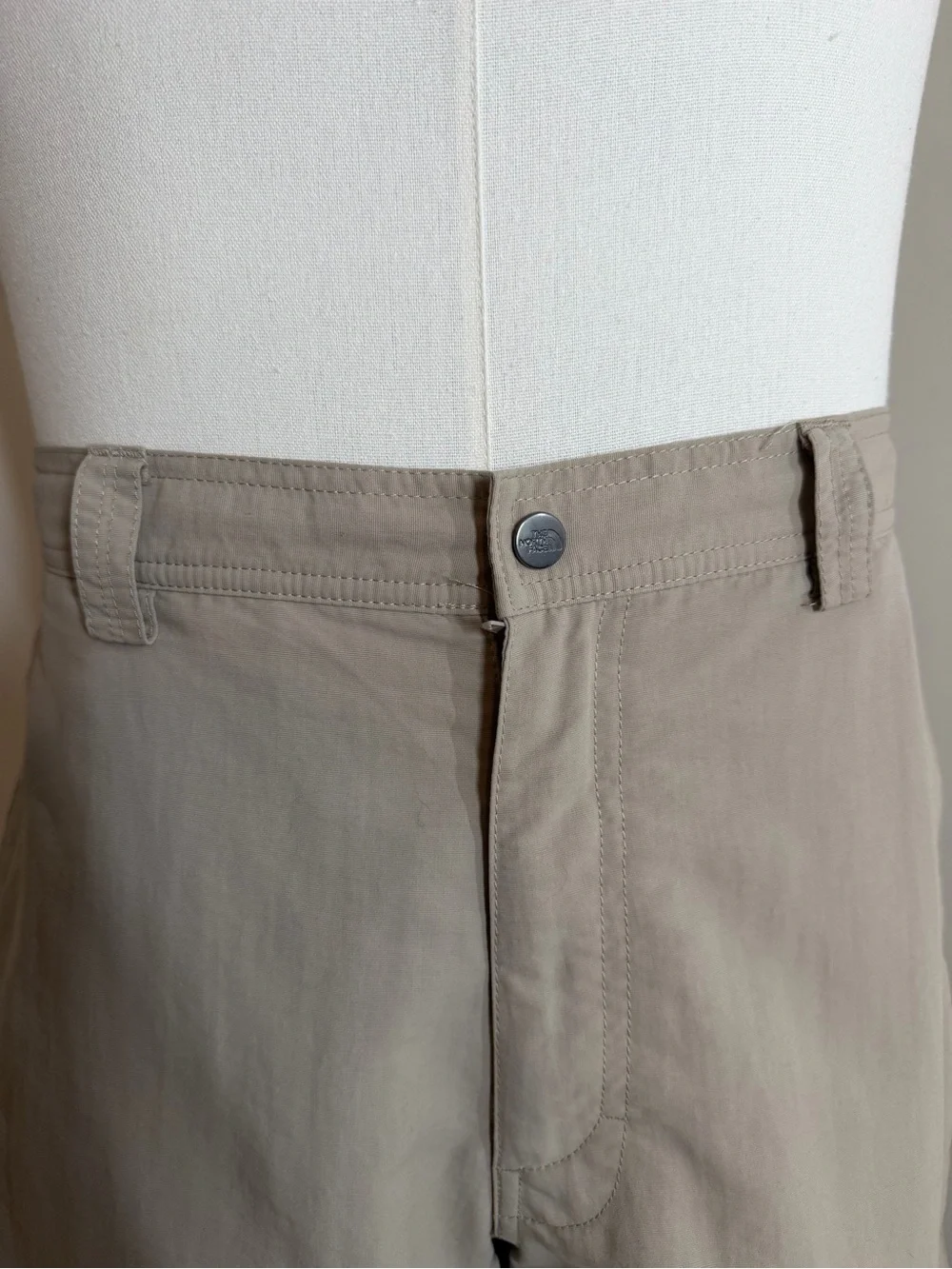 The North Face Men’s Outdoor Beige -SZ 34- 100% Nylon Hiking Cargo Shorts